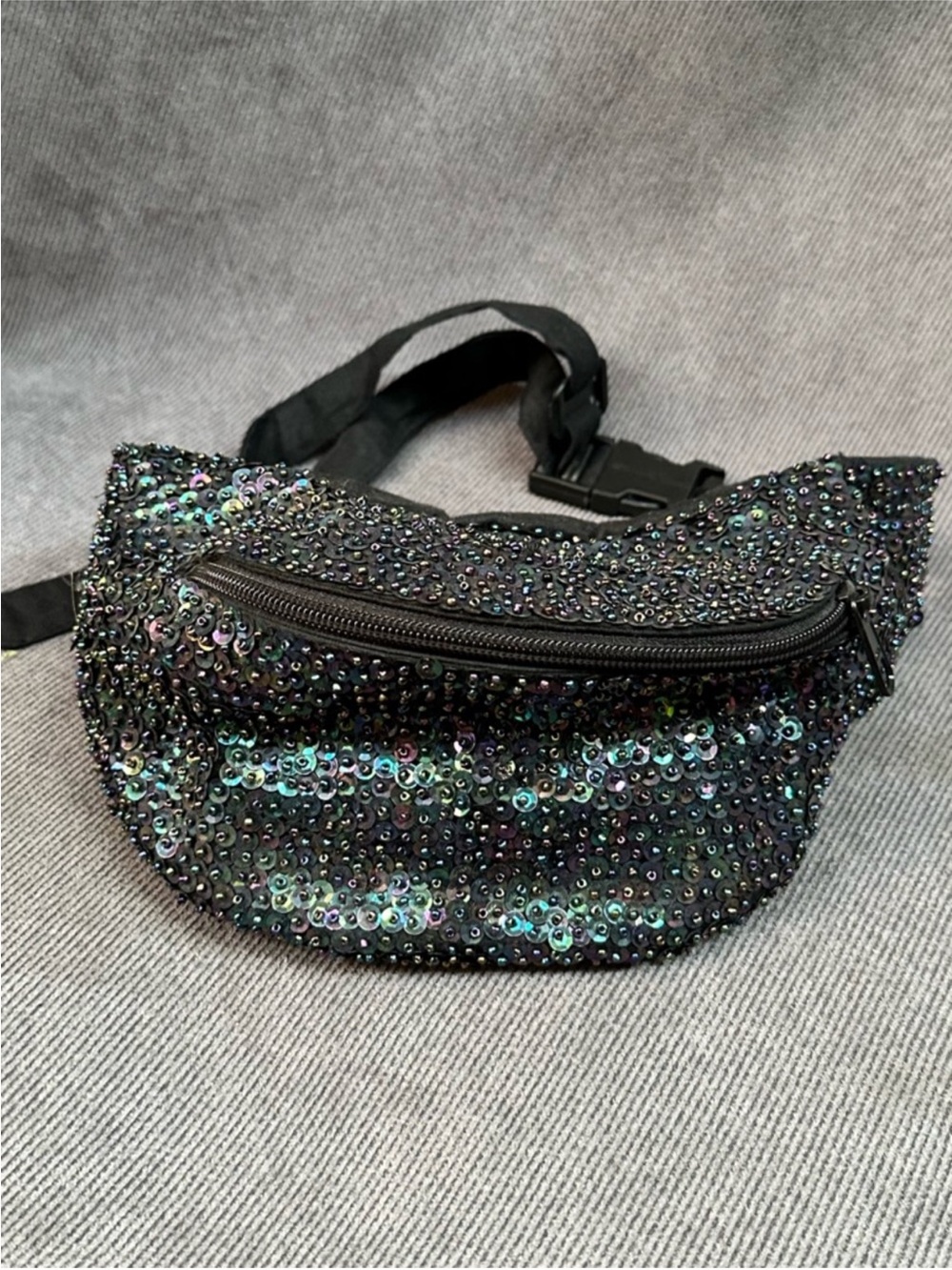 Vintage ‘90s sequin & beaded waist bag black bum
Bag